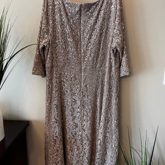 Alex Evenings Gold Size 22w Midi Length Fit and Flare - Picture 7 of 8